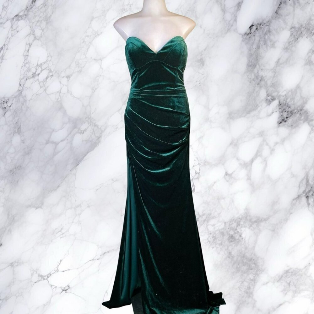 Ladivine by Cinderalla Divine CH176 Velvet Strapless Fitted Gown in Emerald - Picture 2 of 12